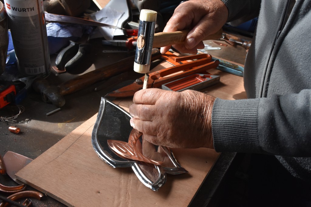 Se pretende apoyar el mantenimiento, reactivación y modernización del sector artesanal en Canarias mejorando su competitividad, promoción y desarrollo.